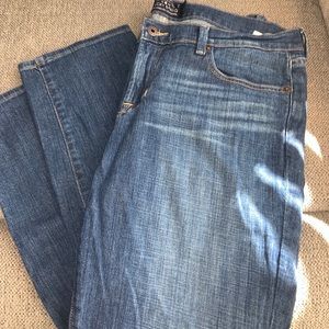 women’s lucky brand jeans !!